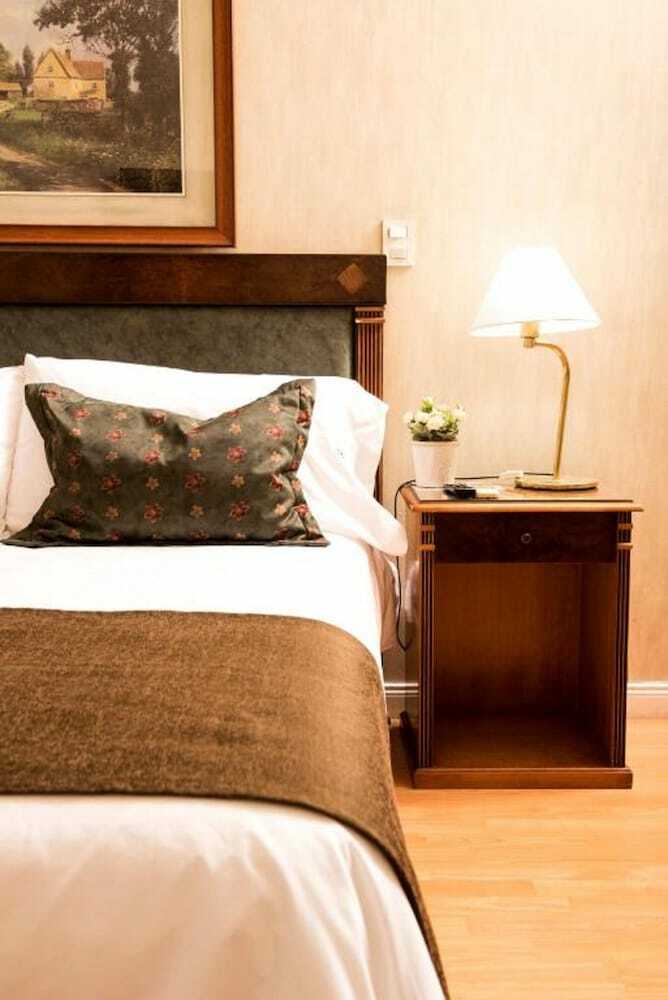 Hotel Mayflower Suites