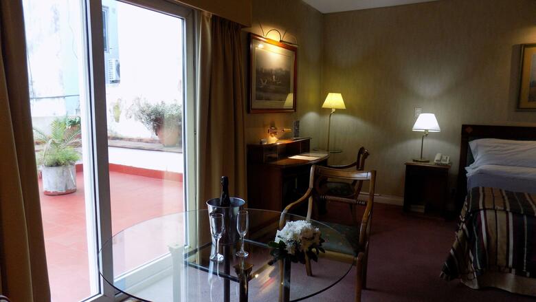 Hotel Mayflower Suites
