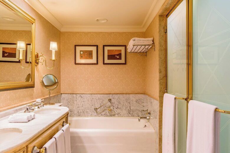 Park Tower - A Luxury Collection Hotel