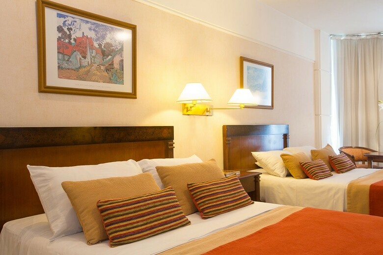 Reconquista Plaza Hotel