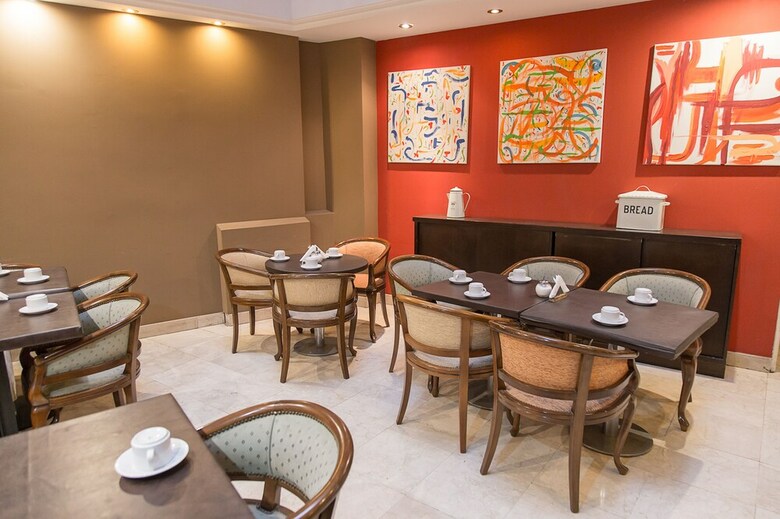 Reconquista Plaza Hotel