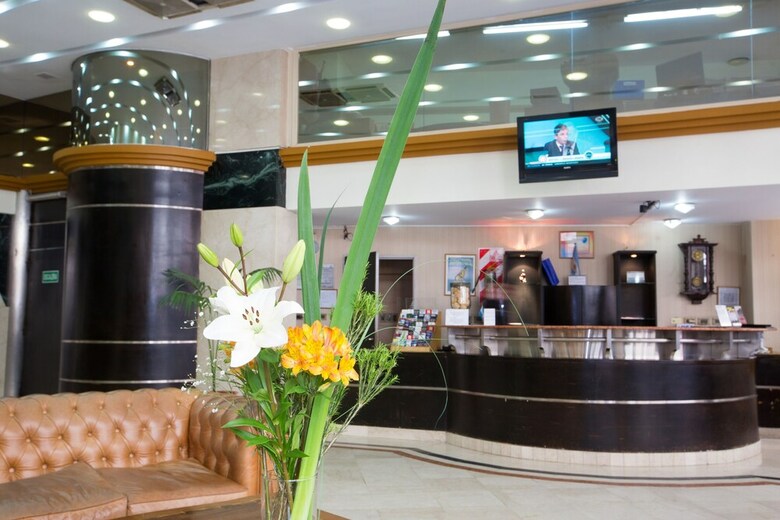 Reconquista Plaza Hotel