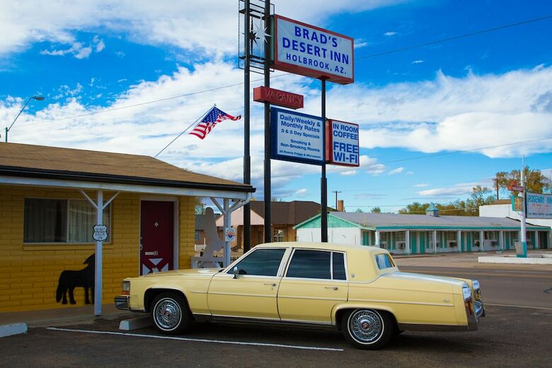 Motel Brad's Desert Inn