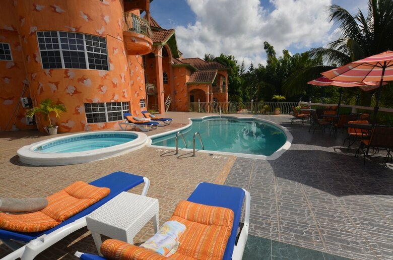Dream Castle Villa, Montego Bay 8br