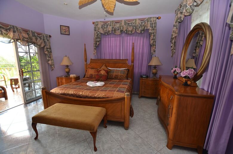 Dream Castle Villa, Montego Bay 8br