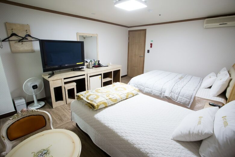 Hotel Ritz Hostel