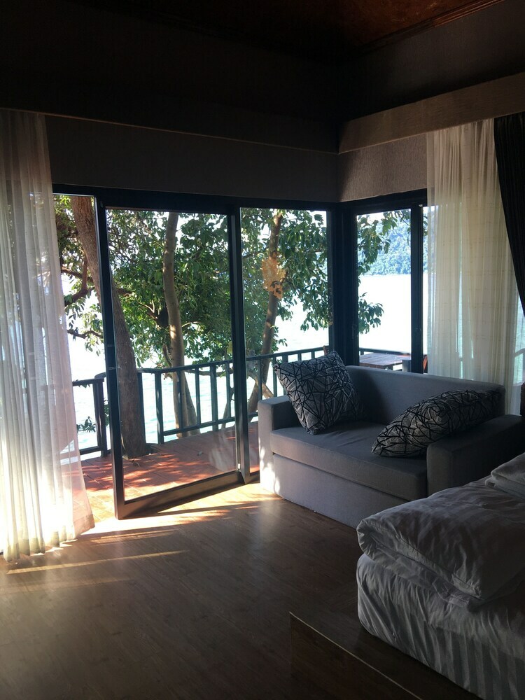 Hotel Decho Beach Resort