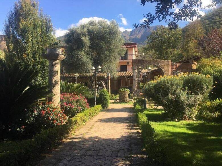 Hotel Arco Di Magliano