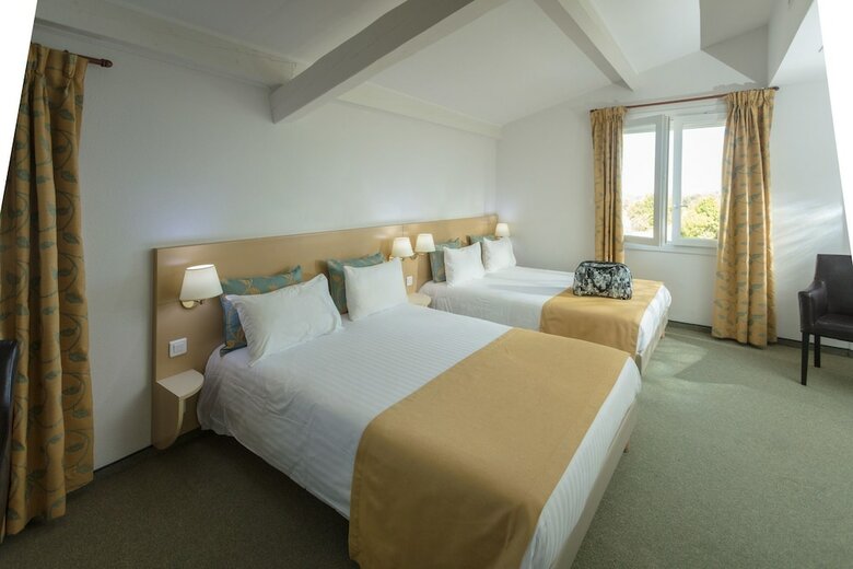 Hotel H�tel Saint Geni�s