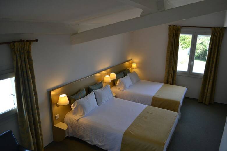 Hotel H�tel Saint Geni�s
