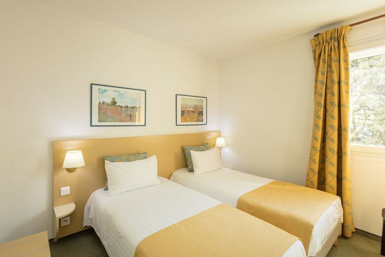 Hotel H�tel Saint Geni�s