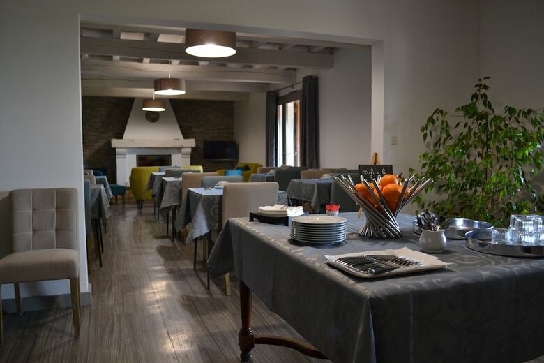 Hotel H�tel Saint Geni�s