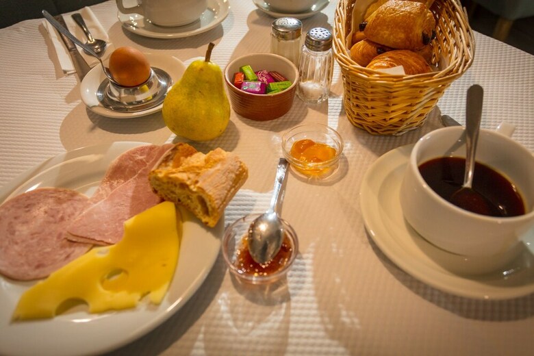 Hotel H�tel Saint Geni�s