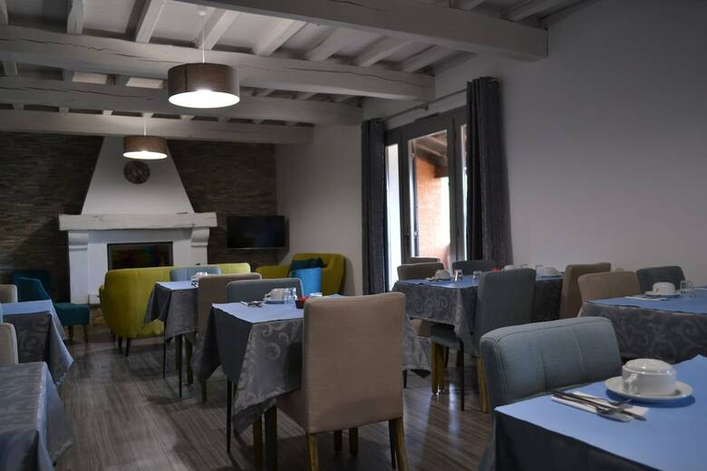 Hotel H�tel Saint Geni�s