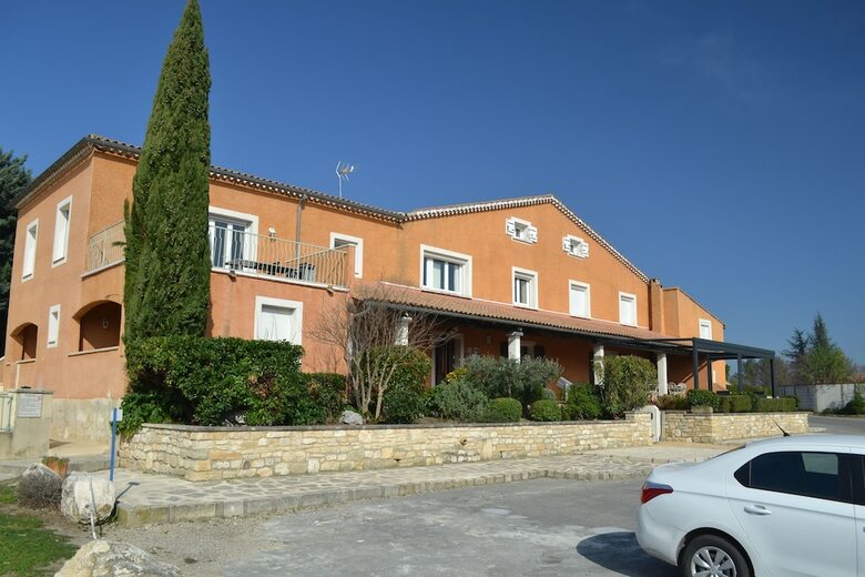 Hotel H�tel Saint Geni�s