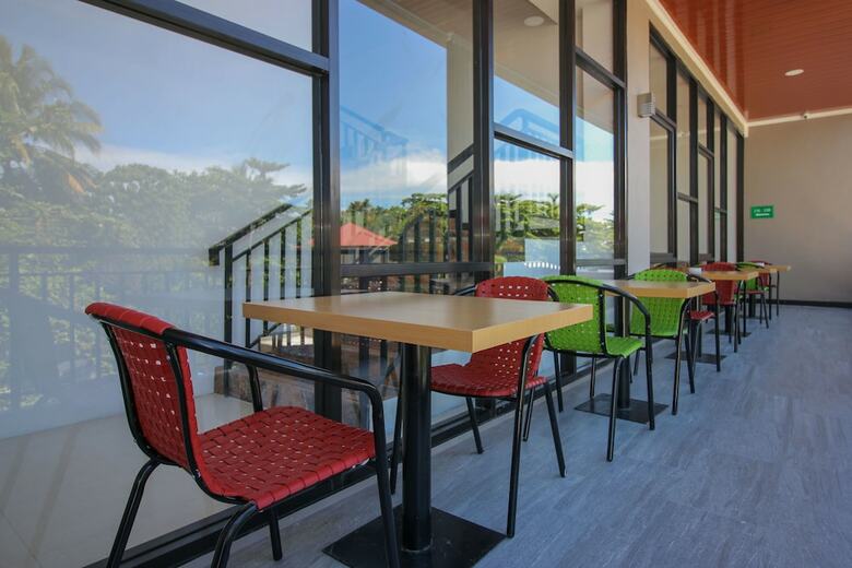 Hotel Airy Bahu Wolter Monginsidi 26 Manado
