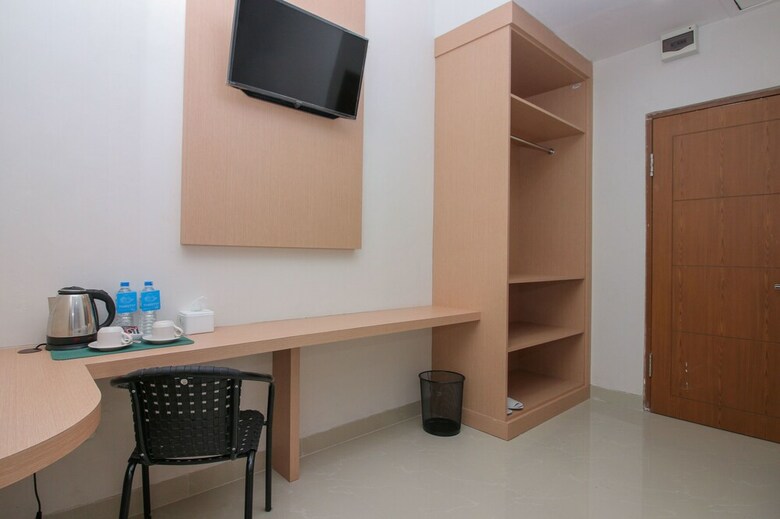 Hotel Airy Bahu Wolter Monginsidi 26 Manado