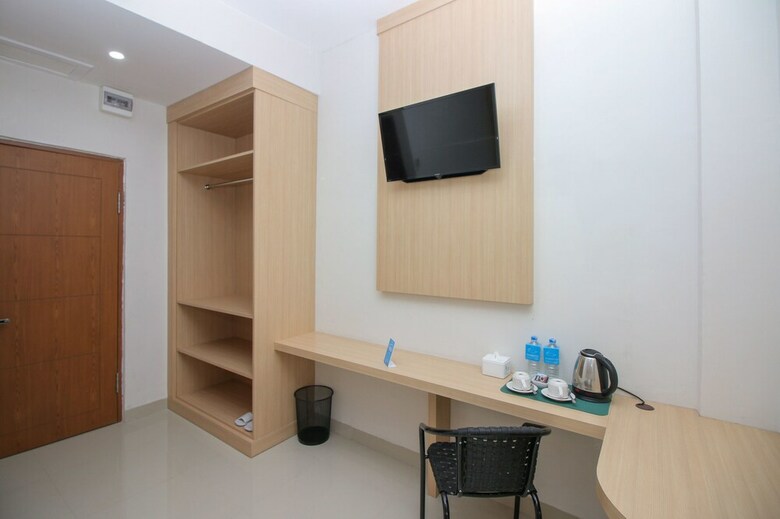 Hotel Airy Bahu Wolter Monginsidi 26 Manado