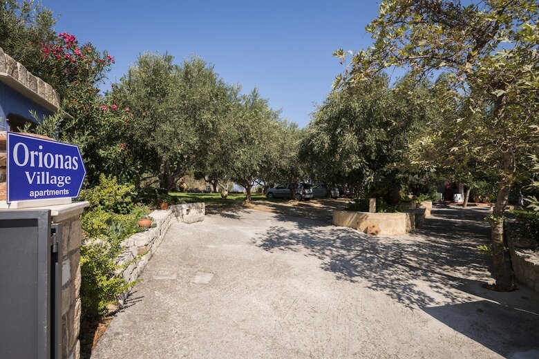 Apartamentos Orionas Village