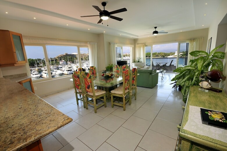 Hotel Marina Banderas Suites