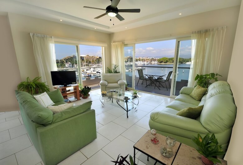 Hotel Marina Banderas Suites