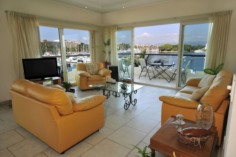 Hotel Marina Banderas Suites