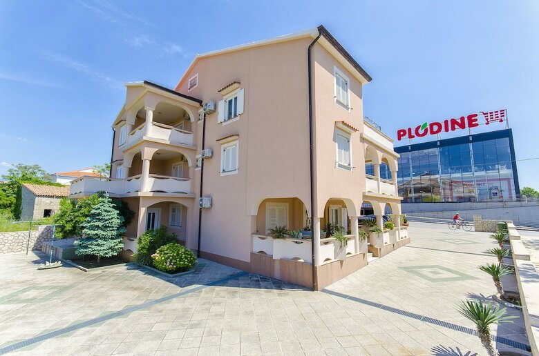Apartments Biserka