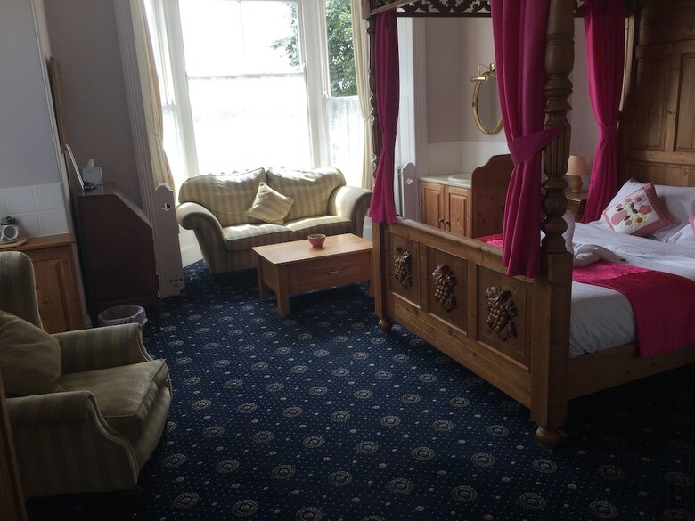 Bed & Breakfast The Estoril Hotel