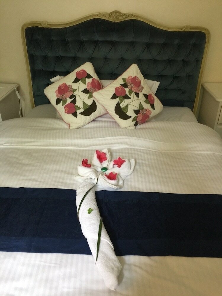 Bed & Breakfast The Estoril Hotel
