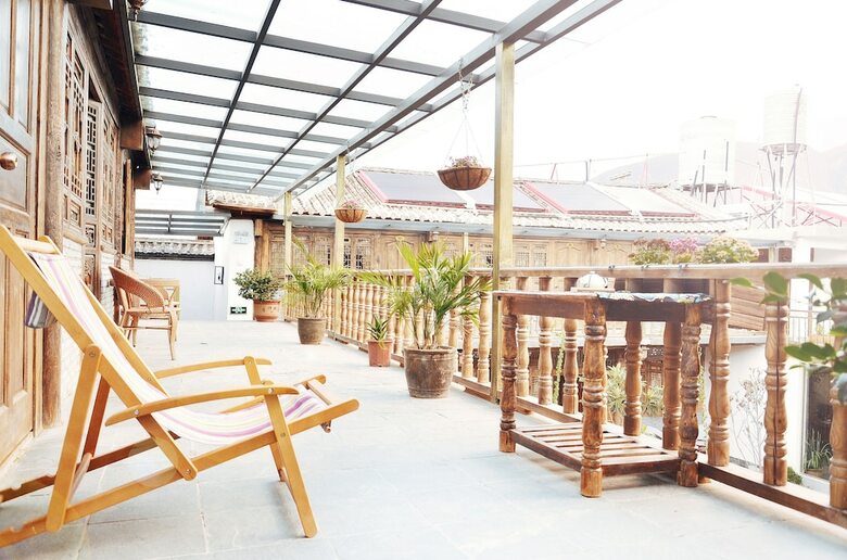 Hotel Tourists Courtyard