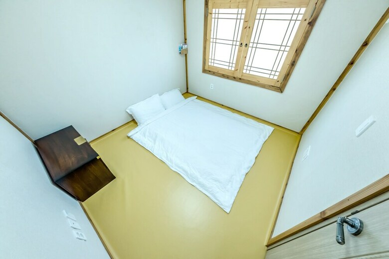 Hotel Stone Statue Village Hanok