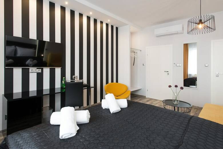 Hotel Leo Apartments Old Town