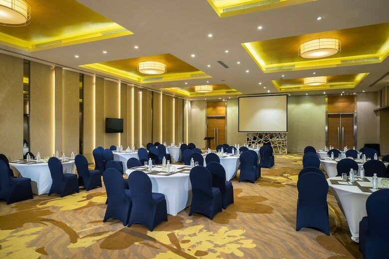 Hotel Renaissance Ahmedabad Sg Highway