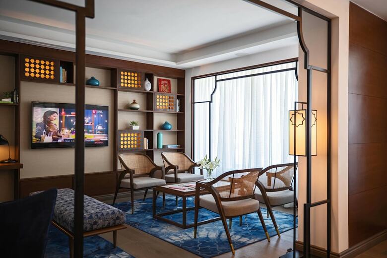 Hotel Renaissance Ahmedabad Sg Highway