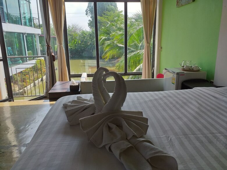 Hotel Plern Salaya Resort