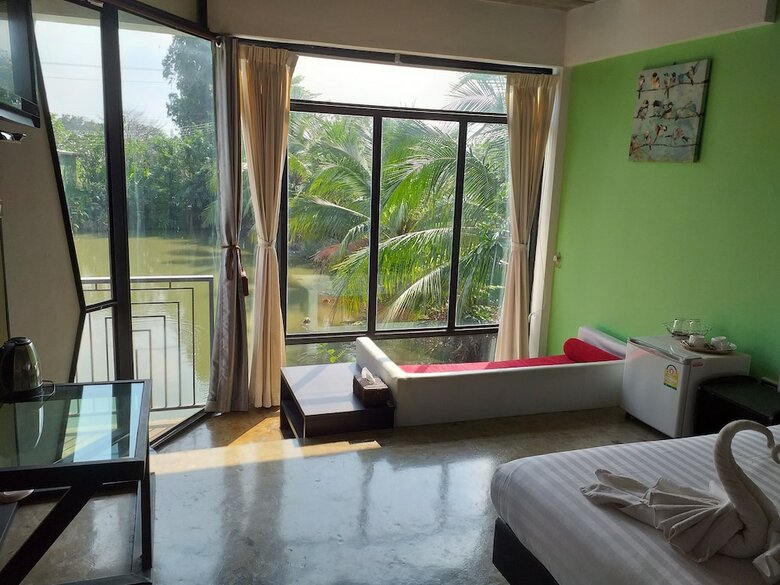 Hotel Plern Salaya Resort