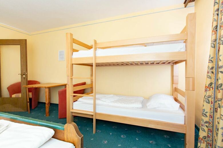 Hostal Jugendhaus Edelwei�