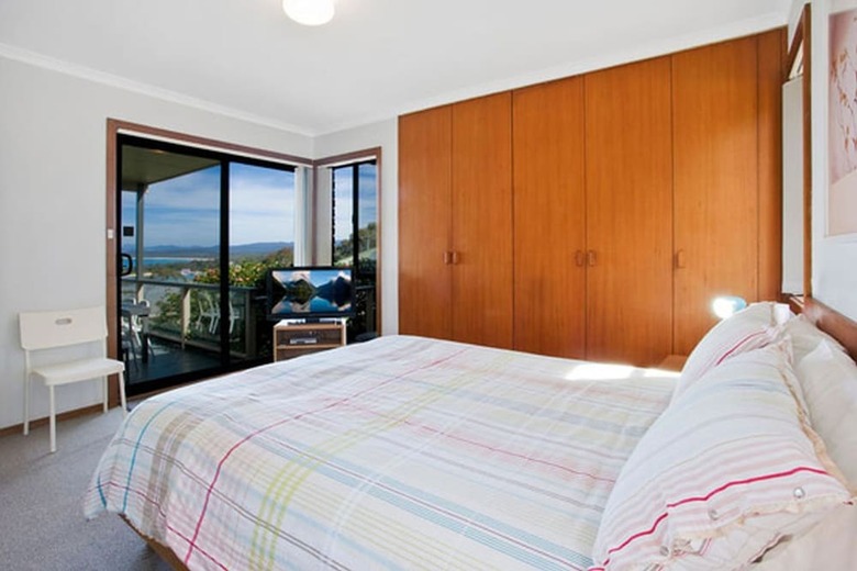 'cliff 64' Cliff Top Home
