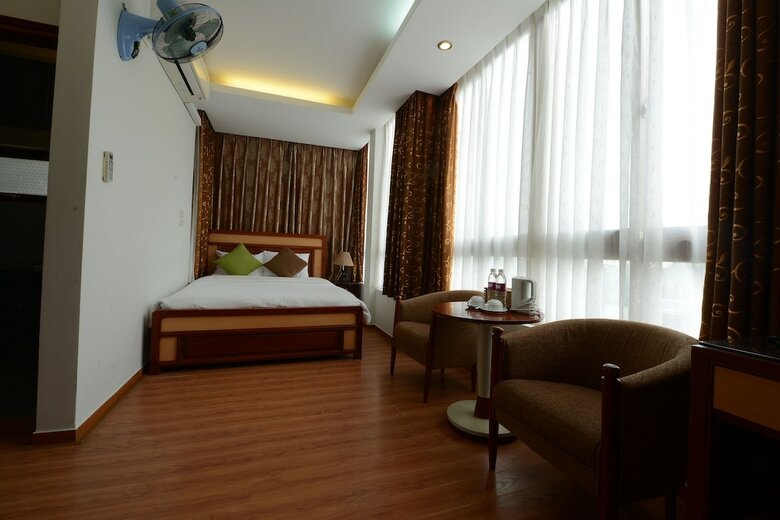 The Artisan Lakeview Hotel
