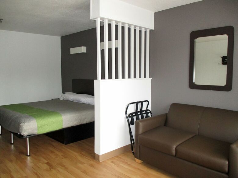 Hotel Motel 6 Alexandria - South