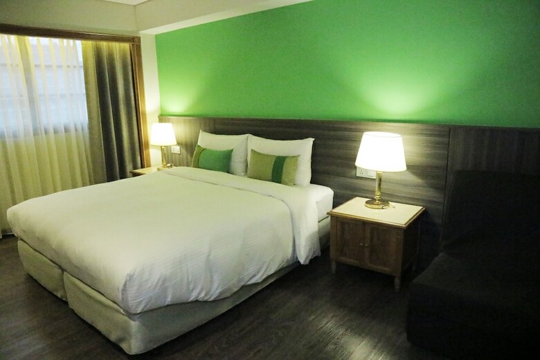 Green World Triplebeds Hotel