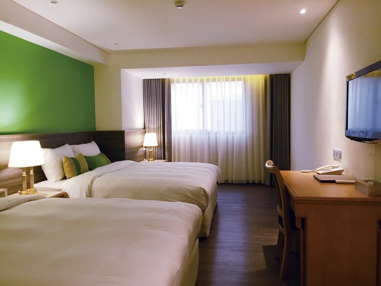 Green World Triplebeds Hotel