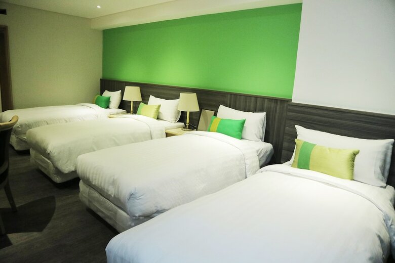 Green World Triplebeds Hotel