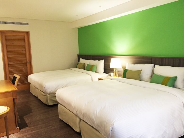 Green World Triplebeds Hotel