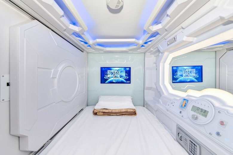 Space Q Capsule Hotel
