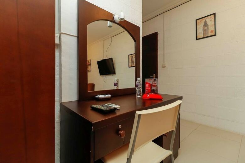Hotel Reddoorz Plus @ Batam Center