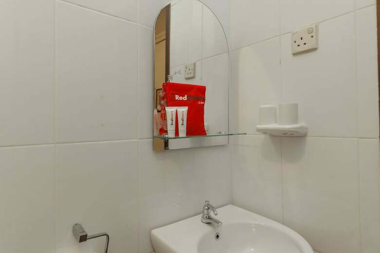 Hotel Reddoorz Plus @ Batam Center