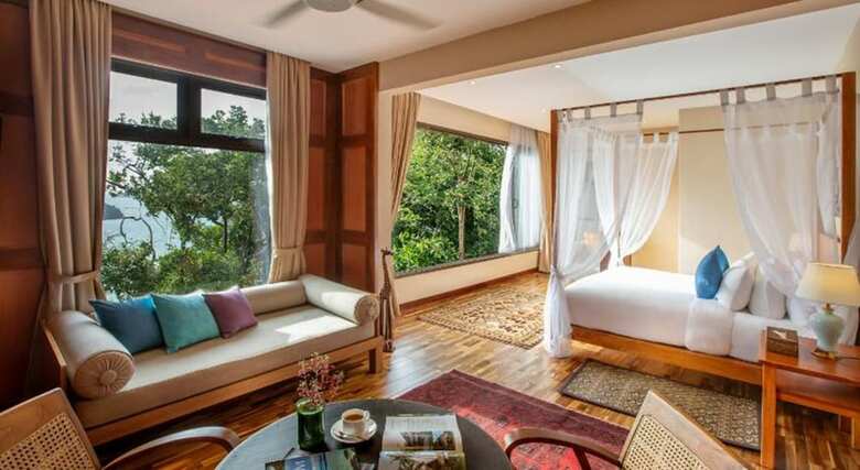 Hotel Ambong Pool Villas
