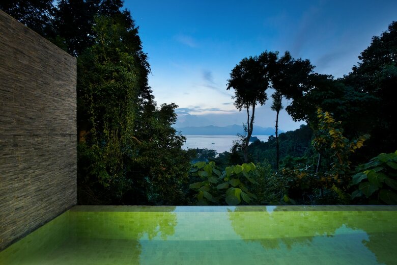 Hotel Ambong Pool Villas