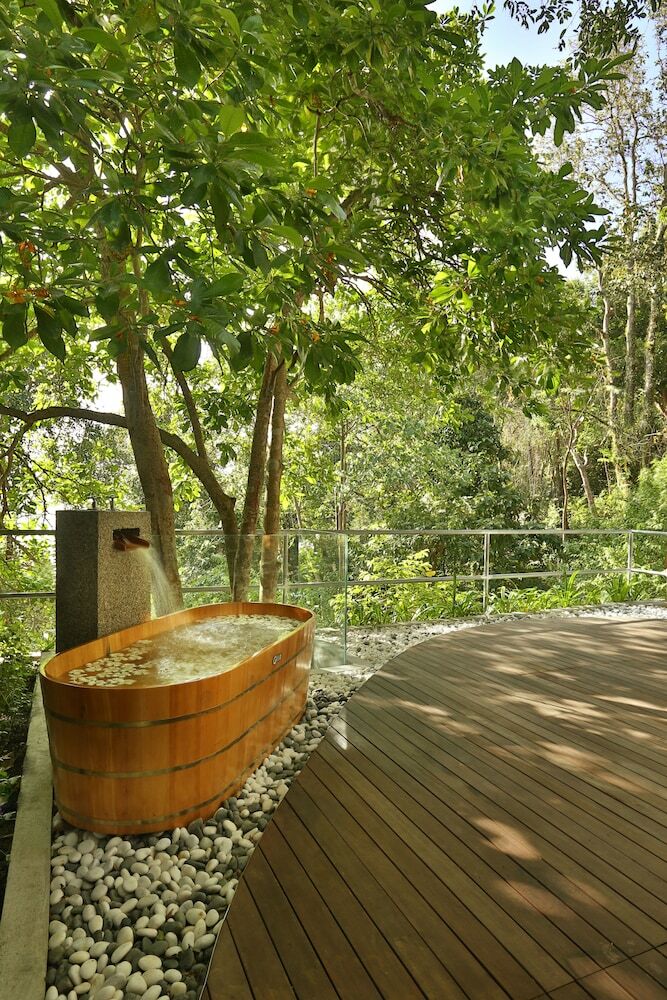 Hotel Ambong Pool Villas